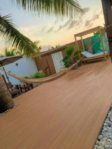 a hammock on the deck of a house at Villa élégante à Anse-Bertrand avec piscine in Anse-Bertrand
