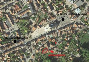 a map of a city with a red arrow at Appartement confortable à Gérardmer 40 m² proximité pistes in Gérardmer