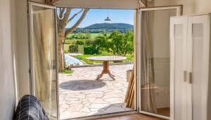 Gallery image of Maison charmante avec piscine privée à Orthoux-Sérignac-Quilhan in Bragassargues