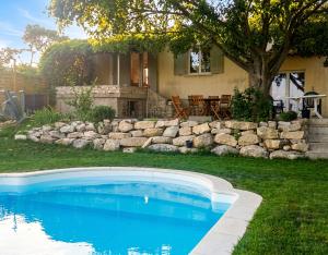 Gallery image of Maison charmante avec piscine privée à Orthoux-Sérignac-Quilhan in Bragassargues