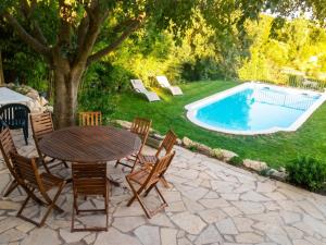 Gallery image of Maison charmante avec piscine privée à Orthoux-Sérignac-Quilhan in Bragassargues