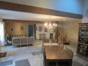 a large living room with a table and a couch at Maison spacieuse à Cabariot in Cabariot