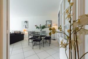 a living room with a table and chairs at Appartement de charme à Cannes + terrasse in Cannes +30 photos