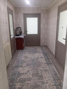 a hallway with a door and a rug on the floor at Adelina in Kyzart