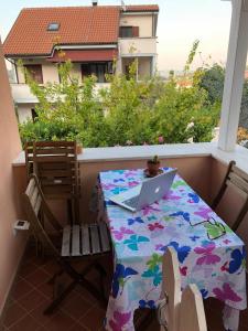 a table with a laptop on top of a balcony at Cozy house in Chieti with private garden in Chieti
