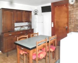 a kitchen with a table and chairs and a refrigerator at Studio convivial à Gérardmer, 35 m² avec vue sur la montagne in Gérardmer