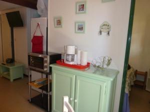 a kitchen with a counter with a appliance on it at Maison conviviale à Argelès-sur-Mer avec piscine partagee 35 m² in Argelès-sur-Mer +8 photos