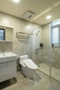 a bathroom with a toilet and a sink and a shower at Yuan Lu Homestay in Lukang +23 photos
