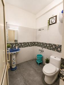 a bathroom with a toilet and a sink at Raahi Stay, Landing site Bir - Stay & Cafe in Bīr +55 photos