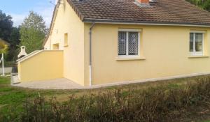 a yellow house with a roof at Maison charmante avec vue sur lac à Thil-sur-Arroux in Thil-sur-Arroux +32 photos
