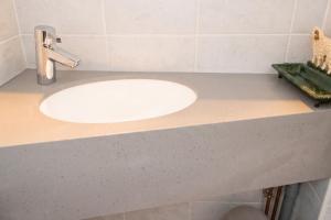 a bathroom counter with a white sink in a bathroom at Studio accueillant à Les Carroz, 27 m², vue montagne in Les Carroz d'Araches