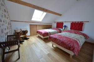 a bedroom with two beds and a skylight at Maison charmante au cœur d'Alligny-en-Morvan avec vue in Alligny-en-Morvan