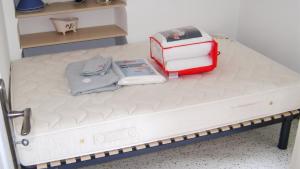 a cake of a bed with a toaster on it at Maison charmante à Montblanc avec terrasse in Montblanc