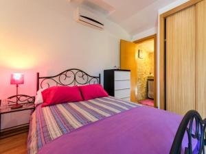 a bedroom with a bed and a desk with a red pillow at Charming villa in Cividade, 150 m² with private pool in Cividade +17 photos
