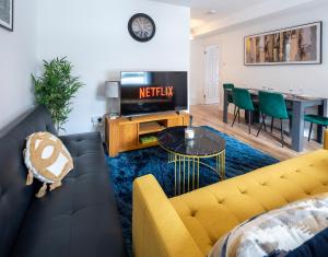 a living room with a yellow couch and a table at Spacious 2BR APT - Sleeps 5 - Private Parking in Highbridge
