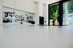 an empty room with a white floor and a large window at Cit'Art in Namur
