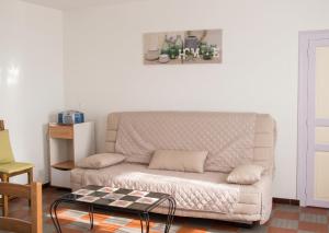 a living room with a couch and a table at Maison accueillante à La Chapelle-aux-Choux avec jardin spacieux 70 m² in La Chapelle-aux-Choux