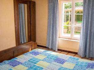 a bedroom with a bed and a window at Maison accueillante à La Chapelle-aux-Choux avec jardin spacieux 70 m² in La Chapelle-aux-Choux