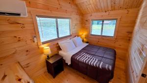 a bedroom with a bed in a log cabin at Abbot Trailside Lodging in Abbot Village