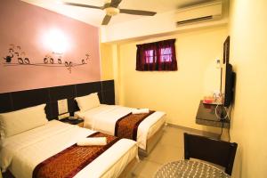 Postel nebo postele na pokoji v ubytování Hotel Seremban Jaya