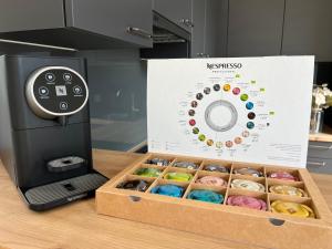 a box of different colored donuts next to a machine at APSTAY Eggenberg I Self Check-in I Parking in Graz