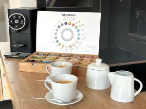 two cups of coffee and a box of donuts at APSTAY Eggenberg I Self Check-in I Parking in Graz