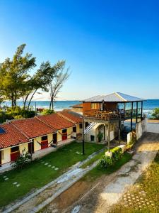 an aerial view of a house with the ocean in the background at Pousada Viva Mar in Saquarema