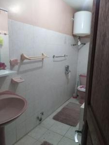a bathroom with a sink and a toilet at Appartement panoramique Bouillante in Bouillante +35 photos