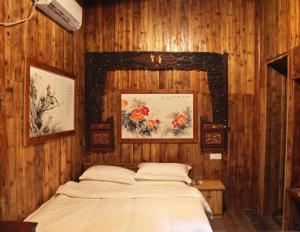 Una cama o camas en una habitación de Old Street Courtyard (Free Pick up Service)