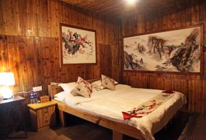 Una cama o camas en una habitación de Old Street Courtyard (Free Pick up Service)