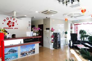 a waiting room with a coffee shop at Hotel Seremban Jaya in Seremban