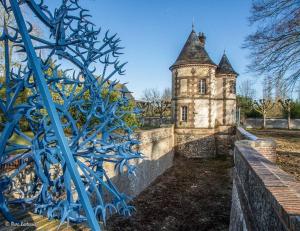 an old castle with a blue fence in front of it at Studio confortable à Abondant, 30 m² avec jardin équipé in Abondant +5 photos