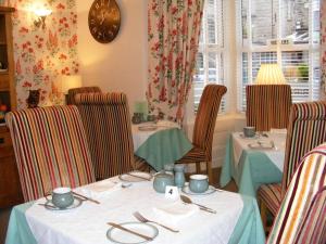 A restaurant or other place to eat at Birchleigh Guest House