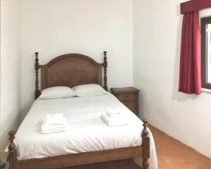 a bedroom with a bed with two towels on it at House with Shared Pool in Águeda, Mountain View in Urgueira