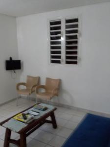 a living room with a coffee table and chairs at Maison accueillante aux Mangles avec jardin clôturé in Les Mangles +8 photos