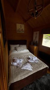 a bedroom with a bed with towels on it at Babia Góra View House in Kocierz Moszczanicki