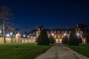 a large mansion at night with lights on at Charmant studio à Abondant avec terrasse ensoleillée - 30 m² in Abondant +5 photos
