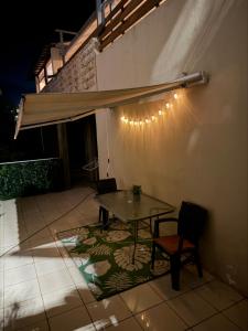 a patio with a table and chairs next to a wall at Maria's Apartment 2 in Galata