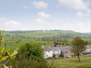 a village in the middle of a green field at Chapel Cottage in Askham