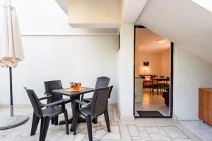 a dining room with black chairs and a table at Charming Studio in Zavala - 25 m² - Parking Included in Zavala