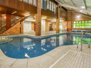 a large indoor swimming pool in a building at Ible Cottage - Qve in Hognaston