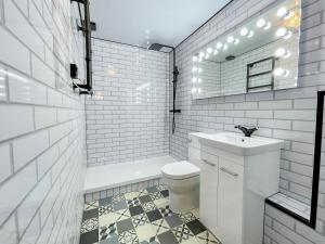 a white bathroom with a sink and a toilet at Cokaynes -Rxx9 in Stanton in Peak
