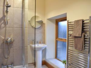 a bathroom with a shower and a sink and a mirror at Pippa's Cottage - Uk42332 in Little Blencow