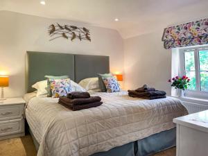 a bedroom with a bed with towels on it at Foxes Reach - Hw7421 in Trelleck