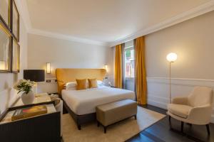 a hotel room with a bed and a chair at Palazzo Navona Hotel in Rome