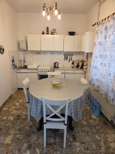 a kitchen with a table and chairs in a kitchen at Villa Nostra - Kruče in Ulcinj