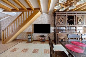 a living room with a table and a tv at Gite de Puisaye in Breteau