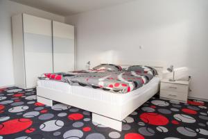 Katil atau katil-katil dalam bilik di Apartments Ema