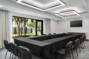 a conference room with a large black table and chairs at Holiday Inn Express & Suites Memphis East by IHG in Memphis