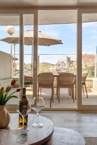 a dining room with a table and an umbrella at Dorpsplein 42 in Callantsoog
